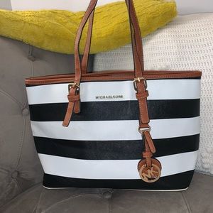 MICHEAL KORS PURSE